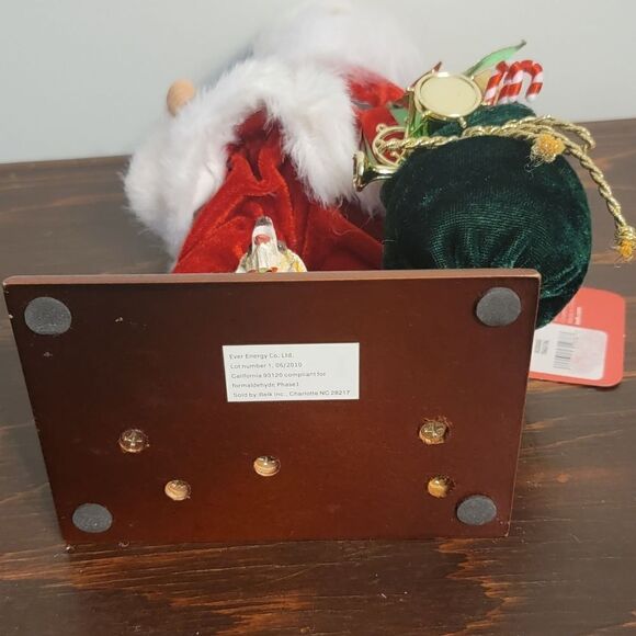 Santa Holding Toy Sack on Wood Base with Dog New Home Accents 2010 Belks New - Picture 3 of 10